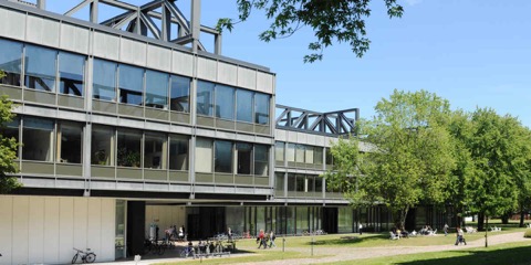 赫尔穆特·施密特大学