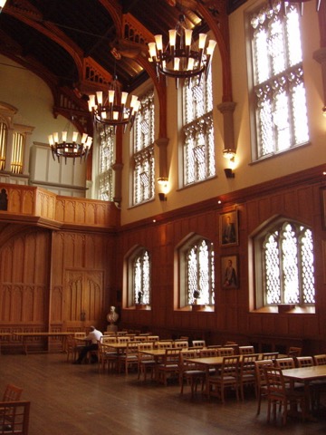 英国女王大学