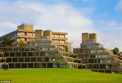 东英吉利大学