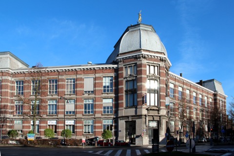 蒙斯大学