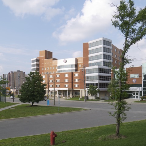 威尔弗里德·劳里埃大学